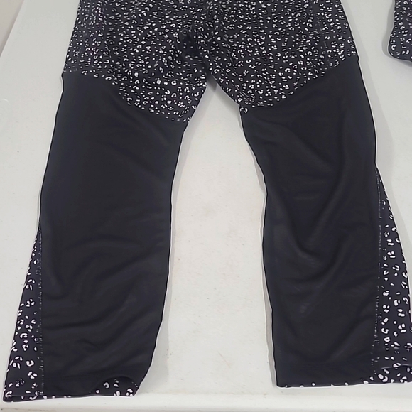 Like new Juicy Couture sport excercise or casual top and bottom matching set. - Picture 7 of 9